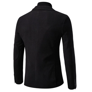 Vue arrière du blazer noir ajusté avec empiècements aux coudes et boutons aux manches