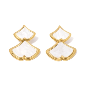 Double-layered fan-shaped earrings in gold-plated stainless steel with white shell inlays