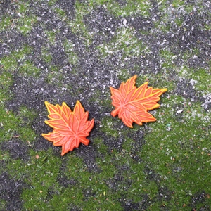 Garden decoration resin maple leaf figurines for DIY micro landscape on green moss