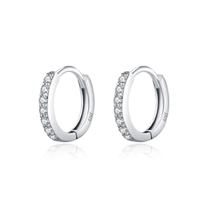 Eleganti orecchini a cerchio in argento sterling S925 con scintillanti pietre moissanite