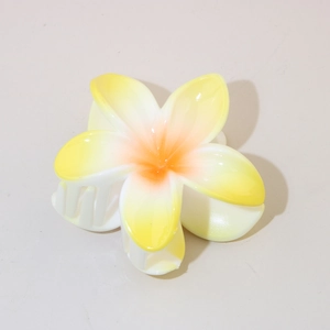 Eleganter weiß-gelber Plumeria-Blüten-Haarclip aus glänzendem Harz für Damen