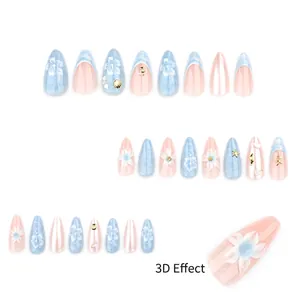 Kurze Mandel-Kunstnägel mit 3D-Muscheln, Seesternen und blauen Meereswellen