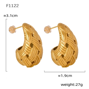 Macro detail of teardrop woven earrings in 18K gold plating with 3.1cm size markings