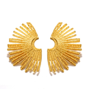 Fashionable 18K gold plated stainless steel fan shaped earrings with radiant lines for women