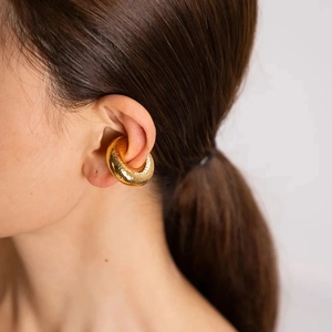 Polished 18K gold chunky C-shape ear cuff with hammered texture for women