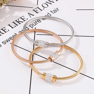 Trois bracelets en acier inoxydable avec strass pavés en or et argent, style maille serpent