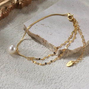 Elegant S925 sterling silver gold layered bracelet with a natural freshwater pearl