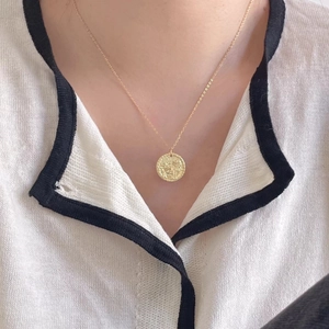 Classic gold lion relief coin pendant necklace for women in minimalist vintage style