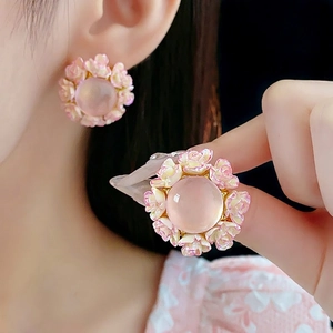 French style geometric pink floral stud earrings for women with elegant resin stone