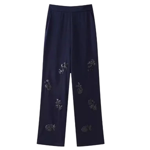 Dunkelblaue Satinhose mit hoher Taille und glänzenden Pailletten-Paisley-Mustern