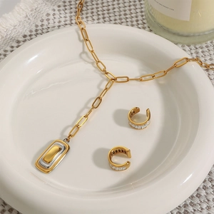 Zweifarbige 18k Gold Edelstahl Halskette mit quadratischem Anhänger und Ohrklemmen Set