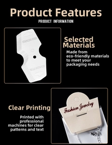 Détail du support en carton blanc écologique pour l'affichage de colliers bijoux