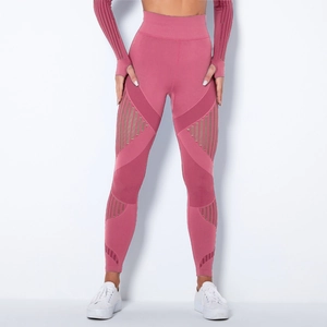 Details von nahtlosen High-Waist-Yogaleggings mit atmungsaktiven Mesh-Ausschnitten in Altrosa
