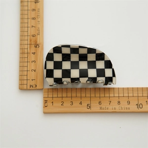 French vintage checkered acetate hair claw clip for women elegant 8.2cm shark clip