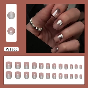 Short square silver ombre press-on nails with 24 pieces in minimalist chrome finish