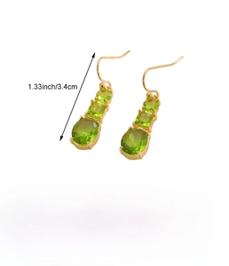 Detailed size chart showing green teardrop rhinestone earrings length of 3.4cm and weight 3.9g