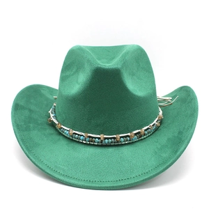 Chapeau de cowboy bohème vert en suédine avec perles turquoise et larges bords rigides