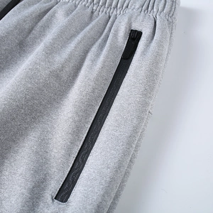Pantalón deportivo gris para hombre con cintura elástica y bolsillo con cremallera
