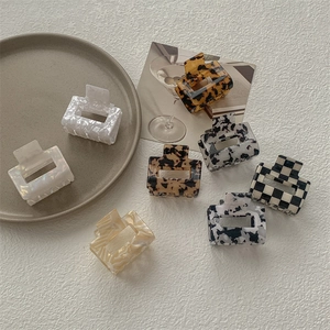 Set di pinze per capelli quadrate in acetato con motivi a tartaruga e a scacchiera