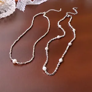 Collier Ras De Cou Géométrique Pour Femmes Avec Künstliche Perles En Cuivre Style Argent Concassé Et Künstliche Perle Blanche Minimaliste