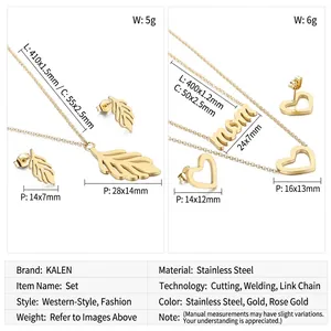 Vue détaillée du collier feuille et cœur MOM avec des mesures de taille précises