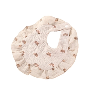 Bavoir pour bébé en gaze de coton doux avec volants élégants et motifs arc-en-ciel