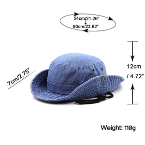 Chapeau pare-soleil en denim bleu délavé avec spécifications de taille et cordon de serrage