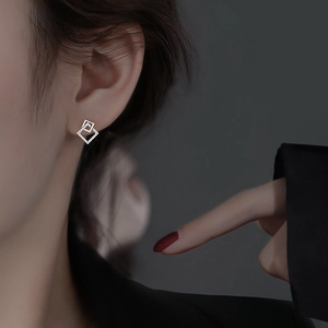 Korean Light Luxury Copper Geometric Square Stud Earrings Rhinestone Niche Design Fashion Simple Gold Plated Ear Bone Studs Women Jewelry