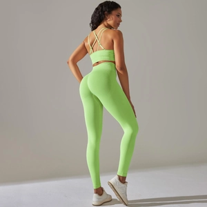 Détails du soutien-gorge de sport vert néon à dos croisé et legging taille haute
