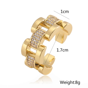 Détails d'une bague chaîne irrégulière avec zircons, largeur 1cm et diamètre de 1,7cm