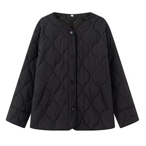 Damen Steppjacke mit Rundhalsausschnitt in Schwarz und dezentem zweifarbigem Muster