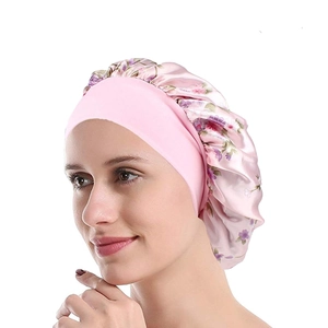 Bonnet de nuit en satin rose à fleurs avec large bande élastique pour les cheveux