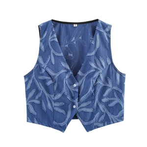 Women's blue denim jacquard vest set with floral texture and V-neck button design