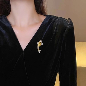 Elegant Koi Fish Brooch 14K Gold Plated Copper With Zircon And Artificial Pearl Chinese Style Animal Jewelry Gift For Women