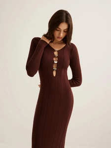 Robe Longue En Maille Col En V Manches Longues Côtelée Slim Fit Bodycon Évidée Avec Boucles Métalliques Pour Femmes