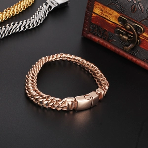 Détail des bracelets à mailles cubaines hip hop en finitions or rose, or et argent
