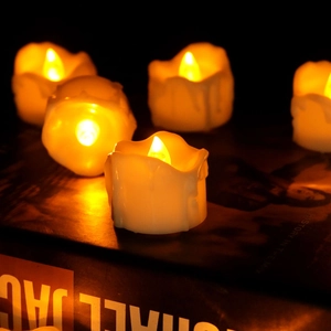 Set of 5 LED electronic candles with realistic melting wax effect and warm yellow light