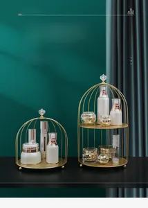 Detailansicht der ein- und zweistufigen goldenen Vogelkäfig-Organizer für Kosmetik