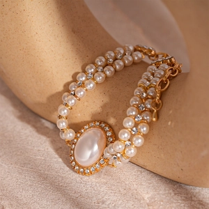 Bracelet double rangée en perles vintage avec centre ovale serti de strass fins