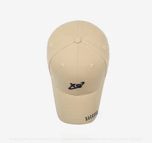 Vue de dessus d'une casquette beige en coton avec broderie bleue XS et SUCCESS