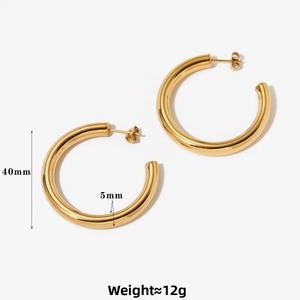 Detailed size specifications for 40mm hollow C-shaped gold hoop earrings with 5mm thickness