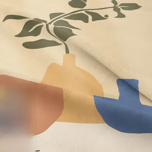 Détail du tissu de tapisserie bohème montrant la texture lisse et l'imprimé floral