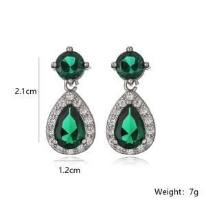 Detailed view of emerald drop earrings with size 2.1x1.2cm and weight 7g labels