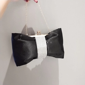 Elegante schwarze Satin-Schleifen-Clutch mit silbernen Strasssteinen und Goldkette
