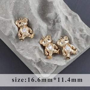 Tres colgantes de oso en oro de 18k con circonita, tamaño 16,6 mm por 11,4 mm