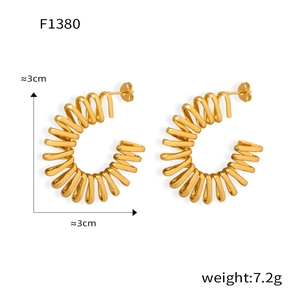 Détail de boucles d'oreilles spirales géométriques dorées avec dimensions et poids réel