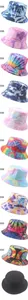 Dettagli di dieci motivi tie-dye e un modello di cappello alla pescatora in cotone nero