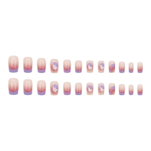 Unghie finte corte quadrate con sfumatura viola blush e decorazione a nuvola
