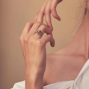 Bague ouverte irrégulière en acier inoxydable 18k avec cristaux sertis