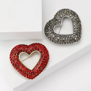 Vintage Heart Brooch Alloy Rhinestone Elegant Heart Shaped Pin For Women Fashion Dress Jewelry Decorative Accessory